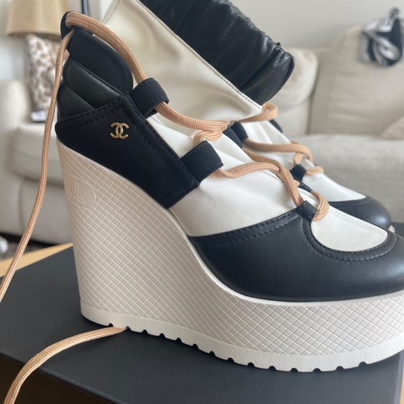 Chanel shoes - Picture 2 of 4